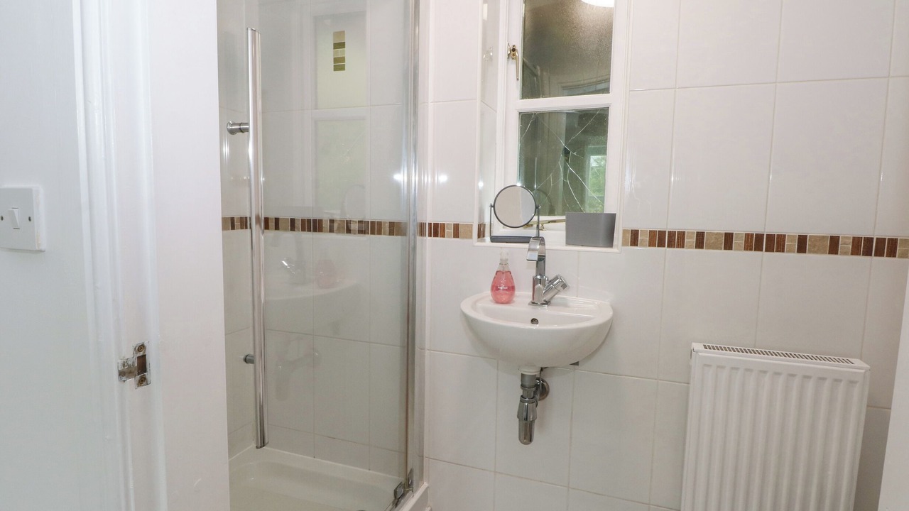 Photo of Bathroom in Hendrerwydd