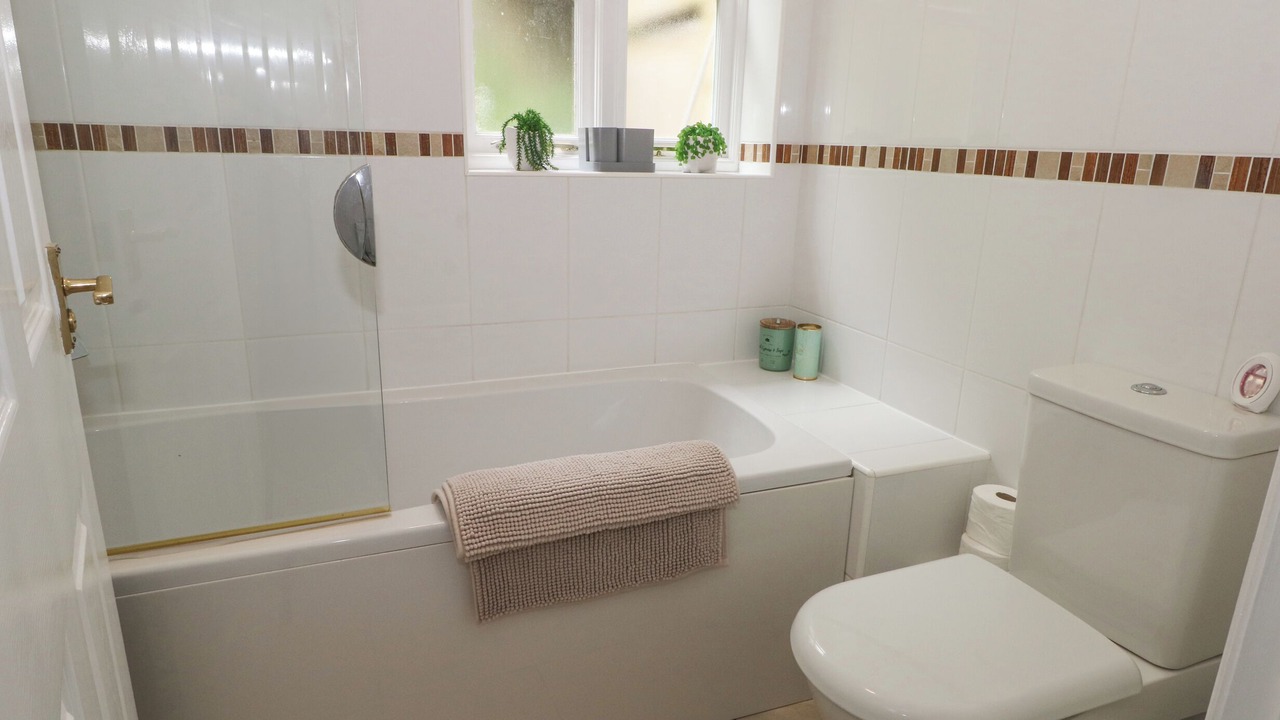 Photo of Bathroom in Hendrerwydd