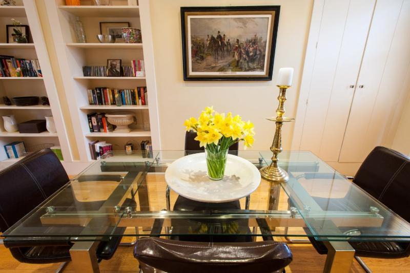 Photo of Livingroom in Royal Borough of Kensington and Chelsea