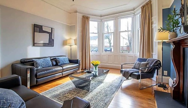 Ravenswood: Stunning Historic 1910 Sandstone Villa