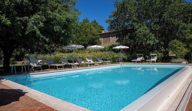 Villa in Rapolano Terme with 4 bedrooms sleeps 8