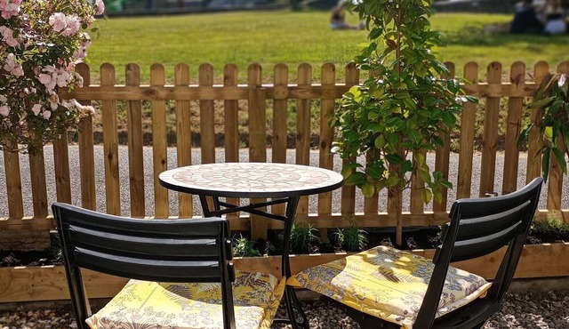 Clease Cottage a delightful one bedroom cottage. Dogs welcome.